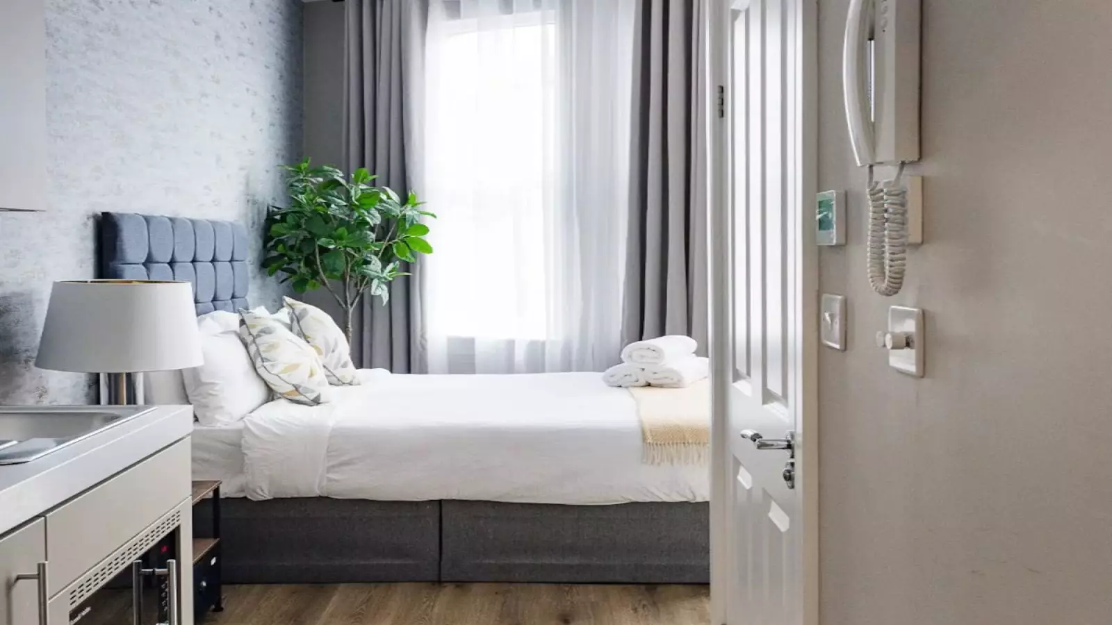 Flat Willesden Lane in Greater London