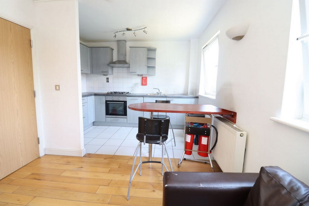 Room Globe Road in Greater London