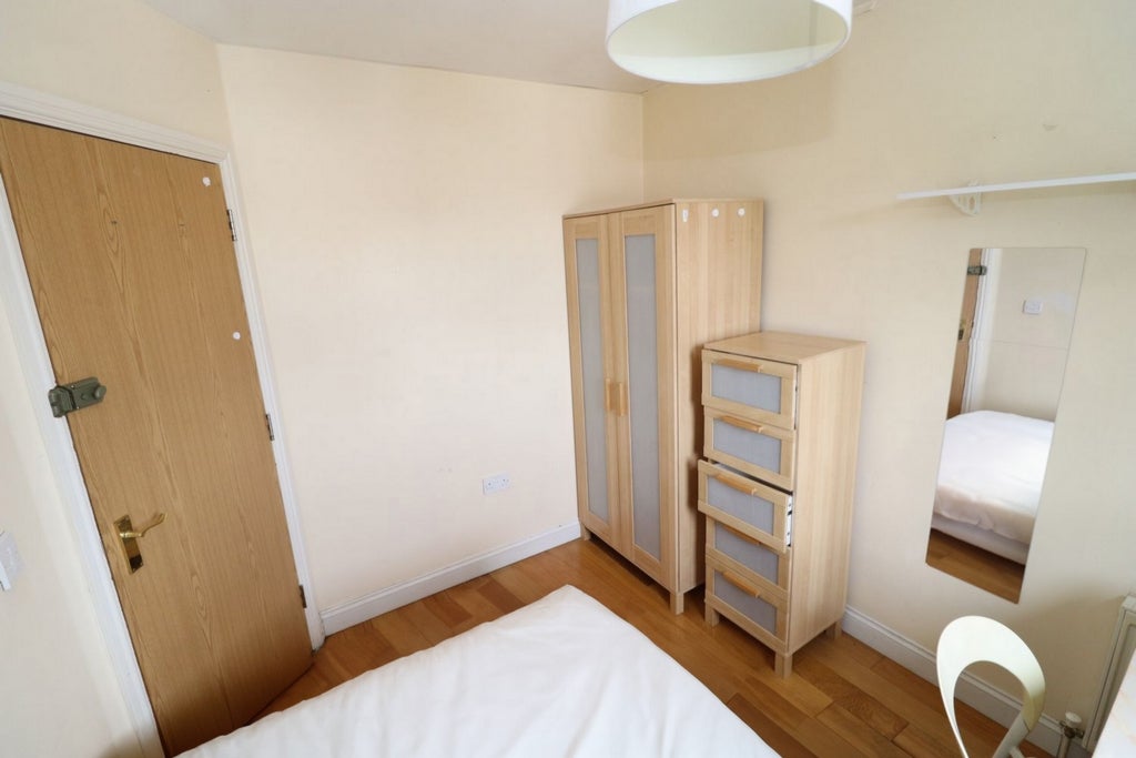 Room Globe Road in Greater London