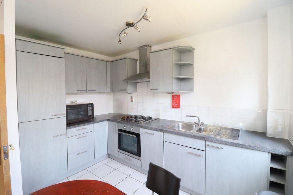 Room Globe Road in Greater London