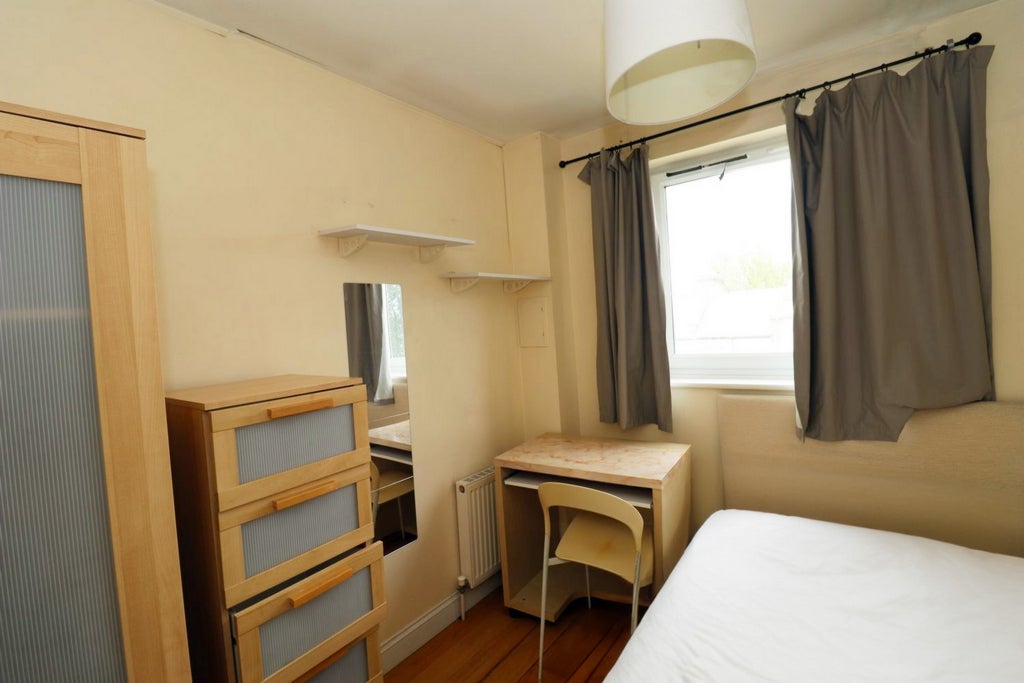 Room Globe Road in Greater London