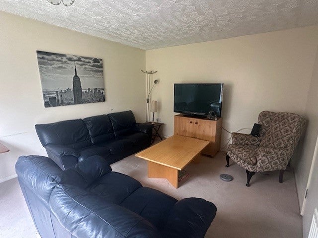 Room Peveril Rise in Livingston