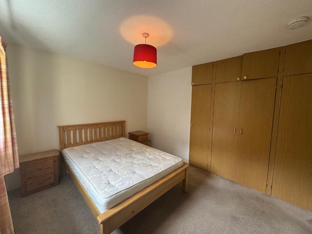 Room Peveril Rise in Livingston