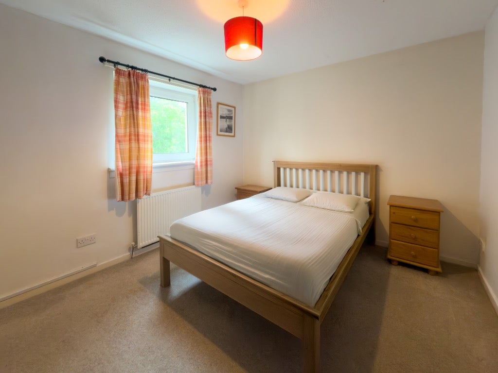 Room Peveril Rise in Livingston