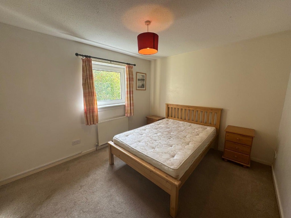 Room Peveril Rise in Livingston