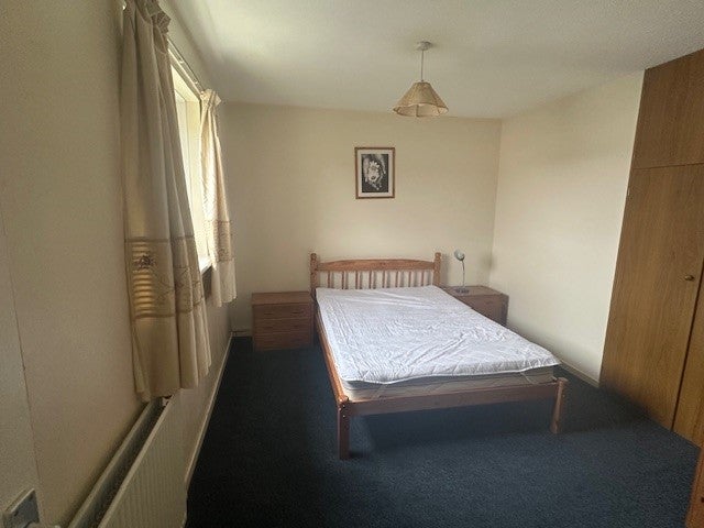 Room Peveril Rise in Livingston
