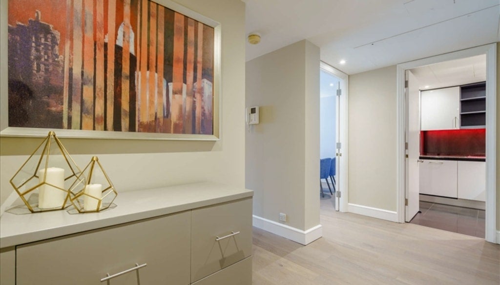 Flat Westferry Circus in Greater London
