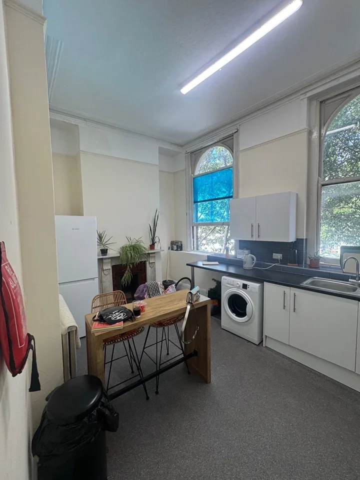 Room Holloway Road in Greater London