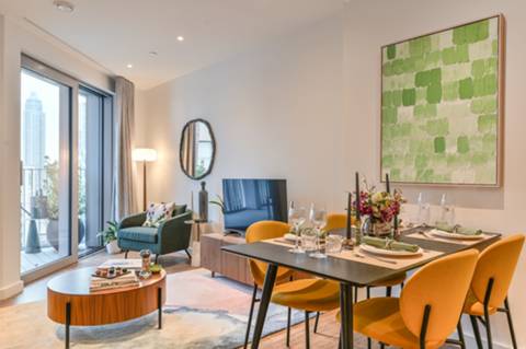 Flat Moat Street in Greater London