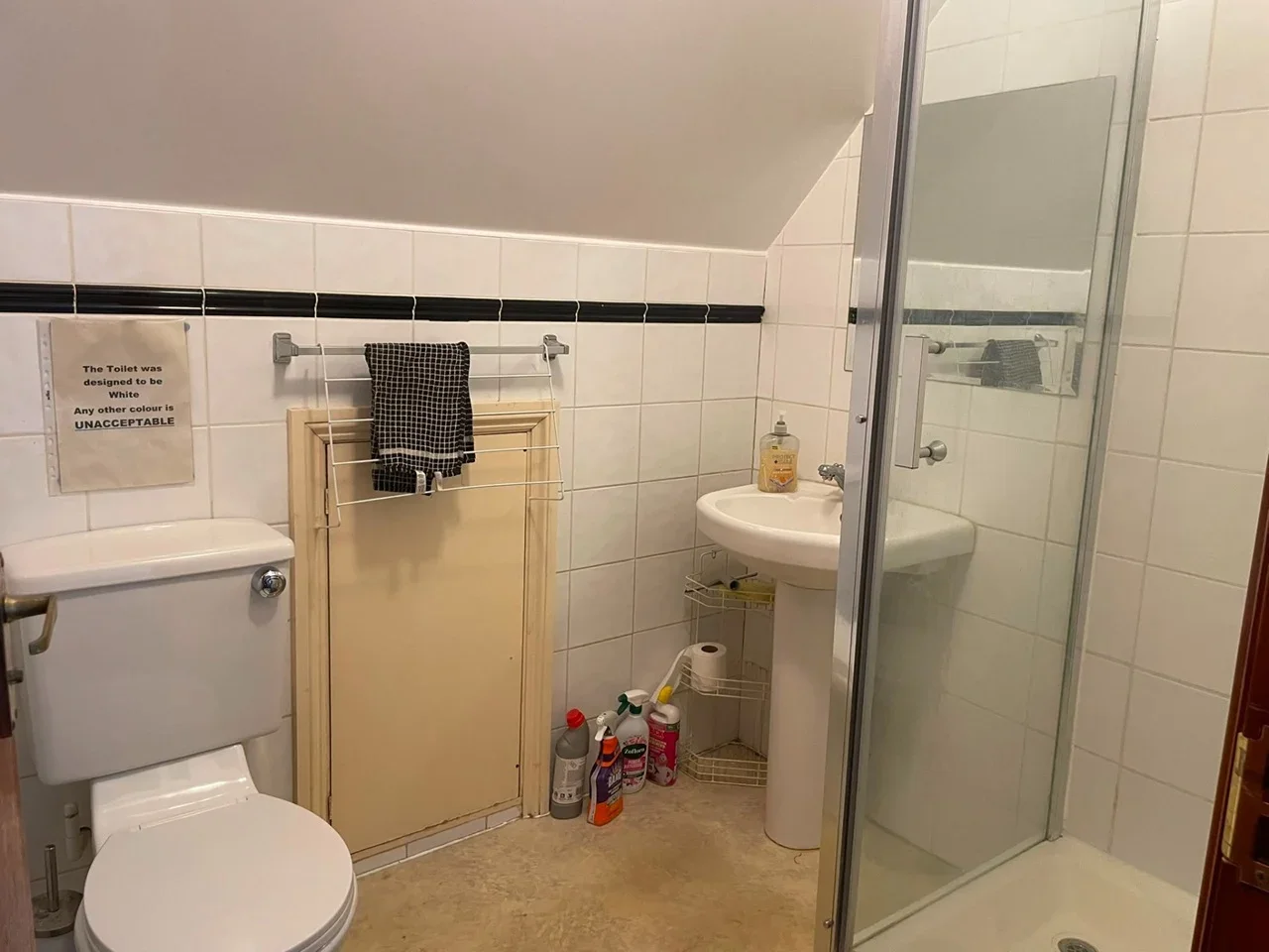 Room Vaughan Road in Greater London