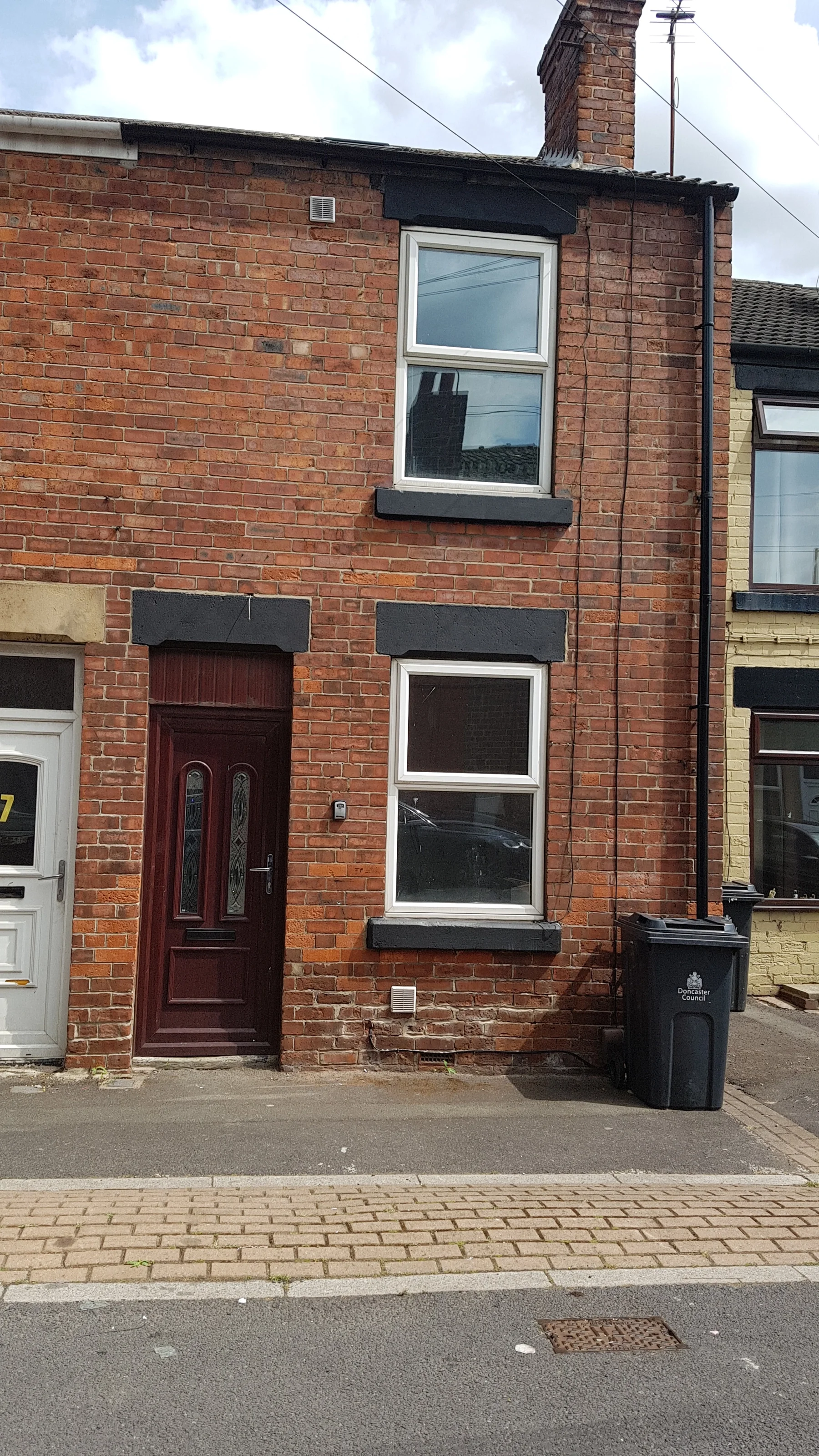 House Main Street in Doncaster