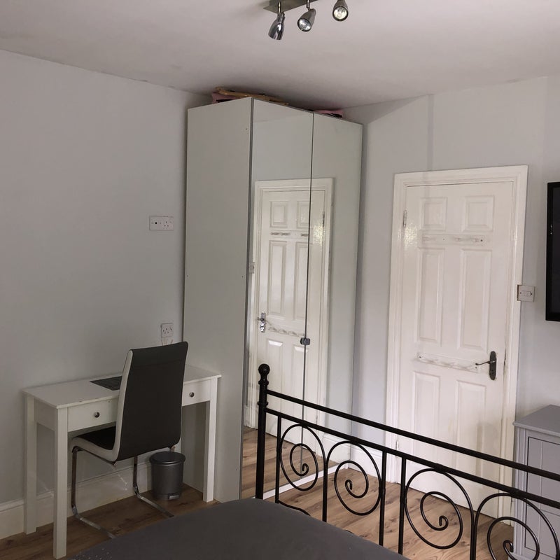 Room Topley Street in Greater London