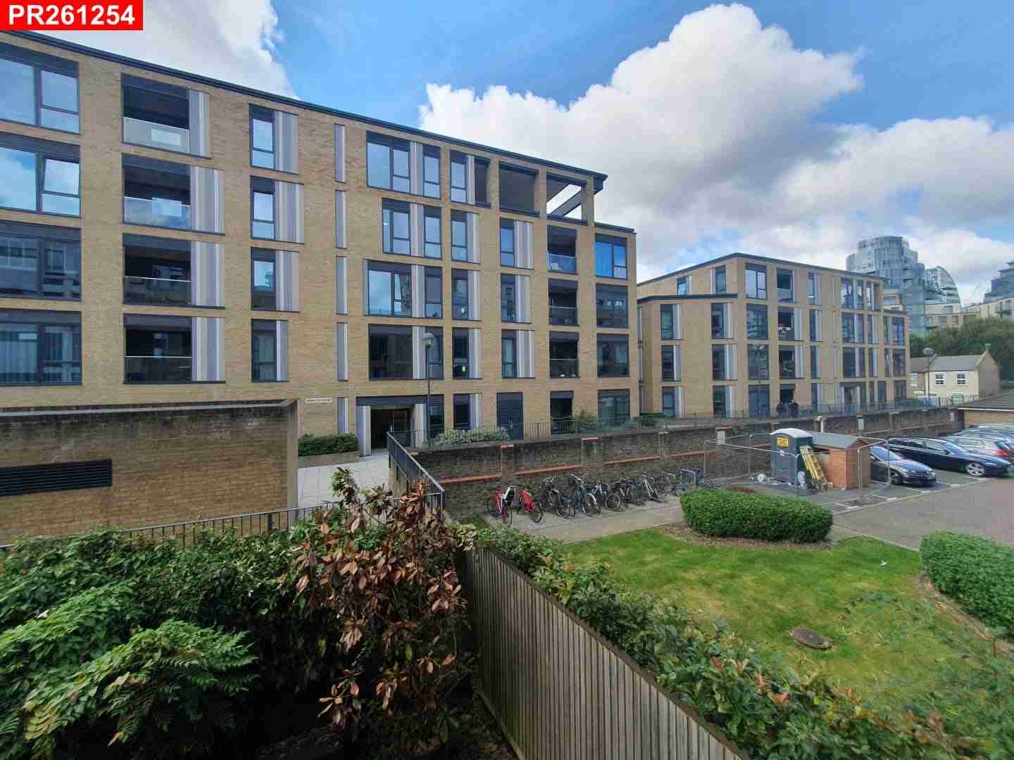 Flat Berry Hill in Taplow