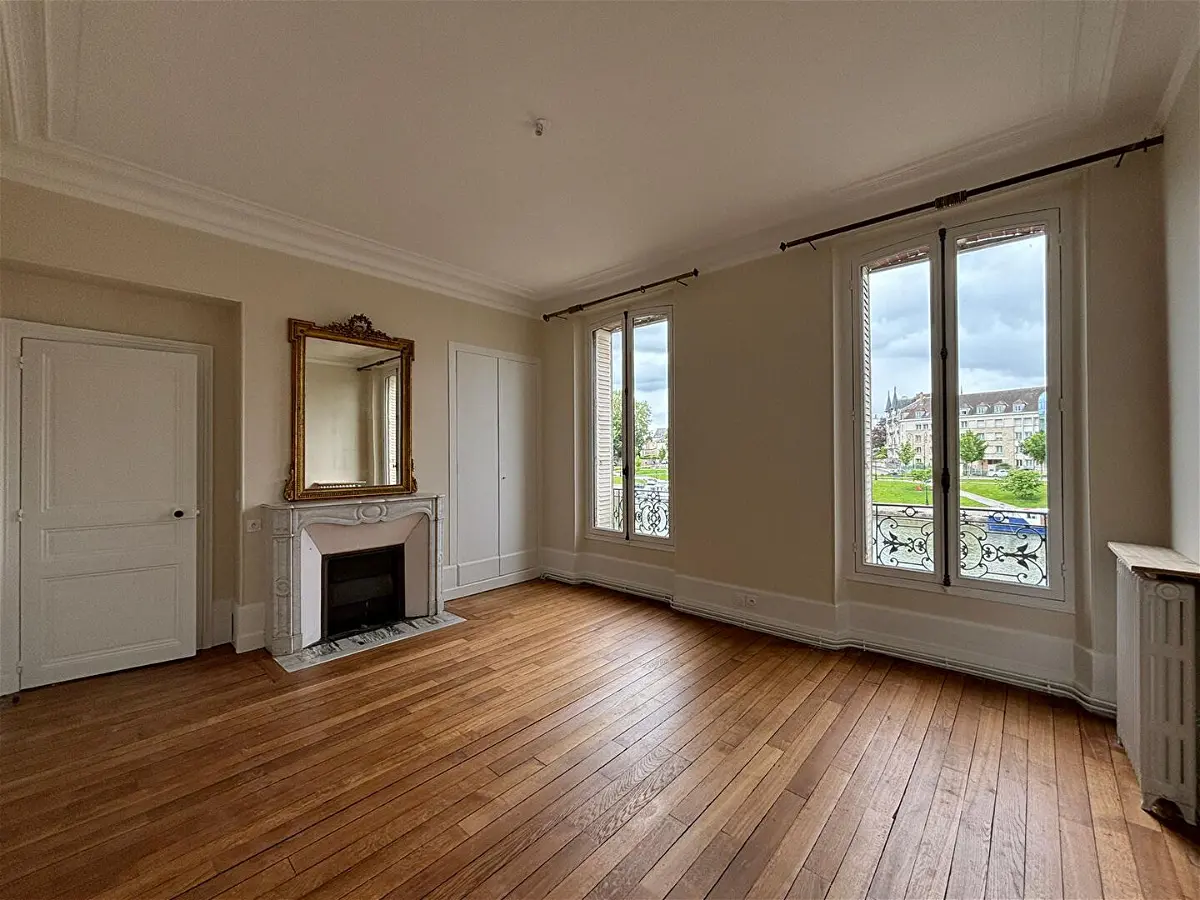 Flat Rue de l'Île d'Yonne in Sens