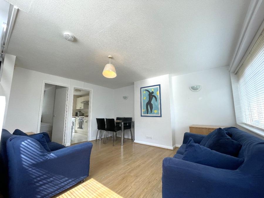Room Verwood Close in Canterbury