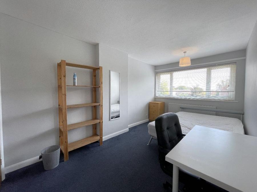 Room Verwood Close in Canterbury