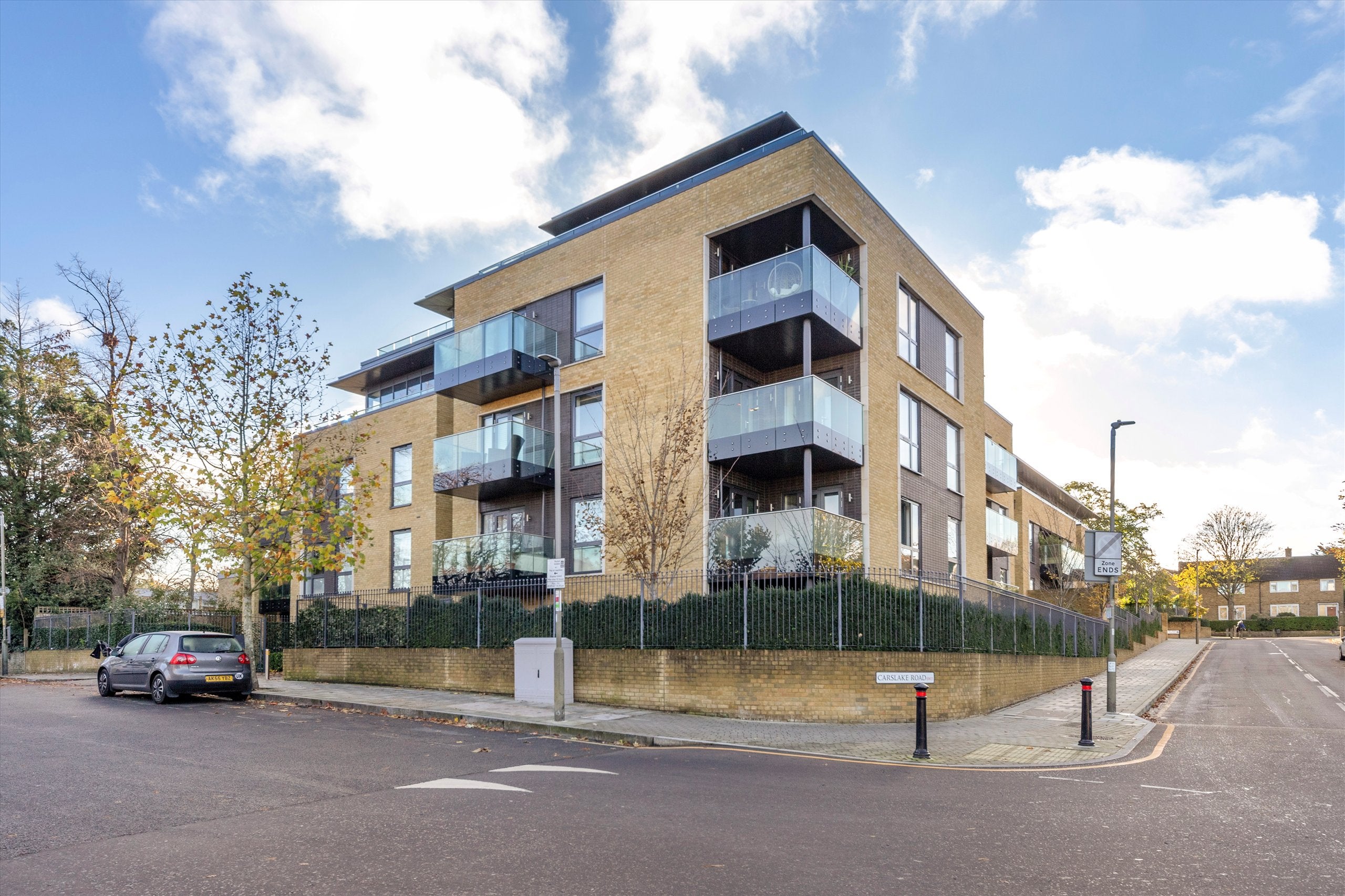 Flat Westleigh Avenue in Greater London