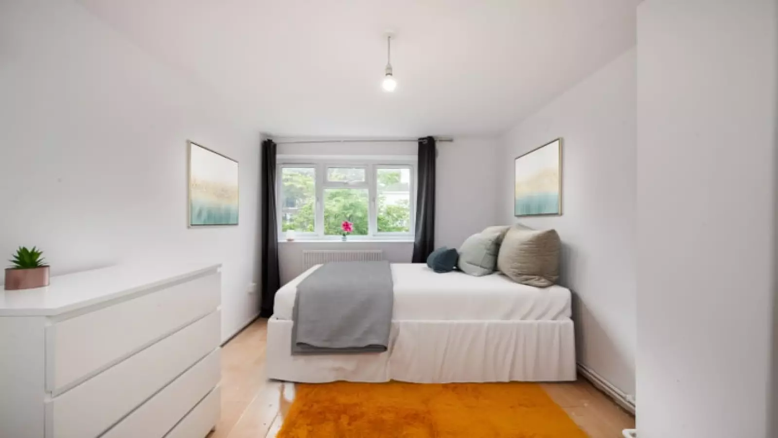 Flat Stewarts Road in Greater London