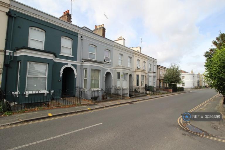 Flat Saint Paul's Road in Cheltenham