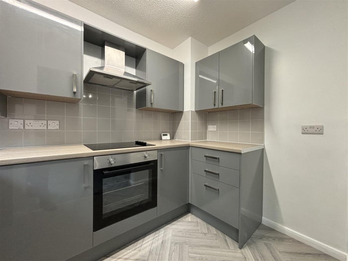 Flat Sugar Hill Close in Leeds