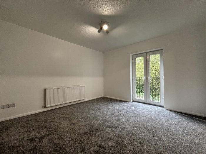 Flat Sugar Hill Close in Leeds
