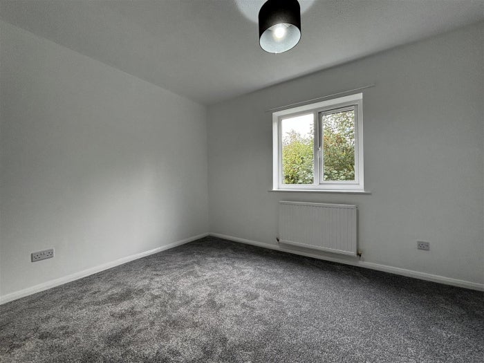 Flat Sugar Hill Close in Leeds
