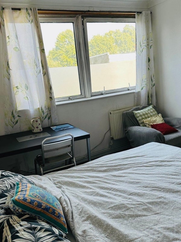 Room St Anns Road in Greater London
