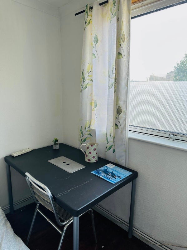 Room St Anns Road in Greater London