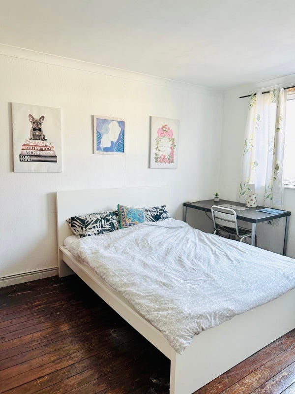 Room St Anns Road in Greater London