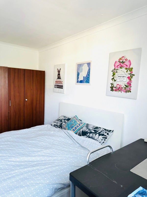 Room St Anns Road in Greater London