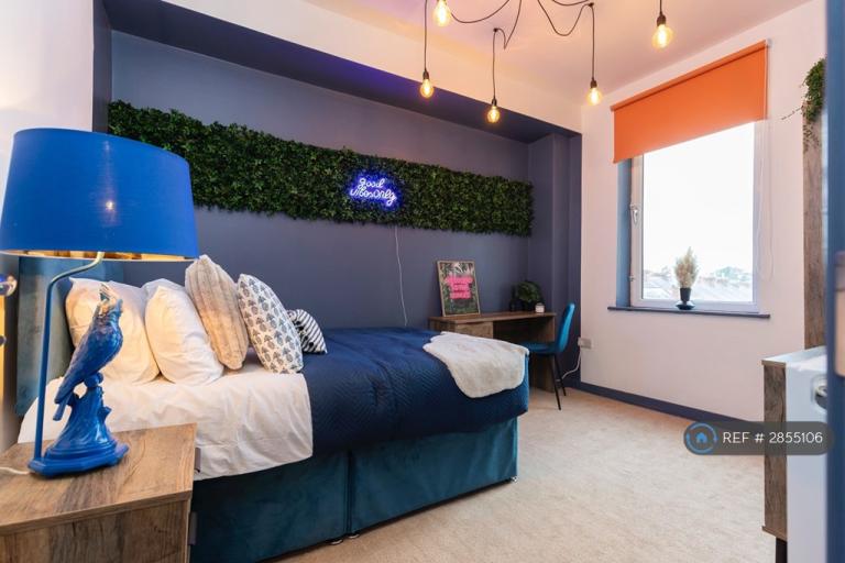 Room Clifton Road in Darlington