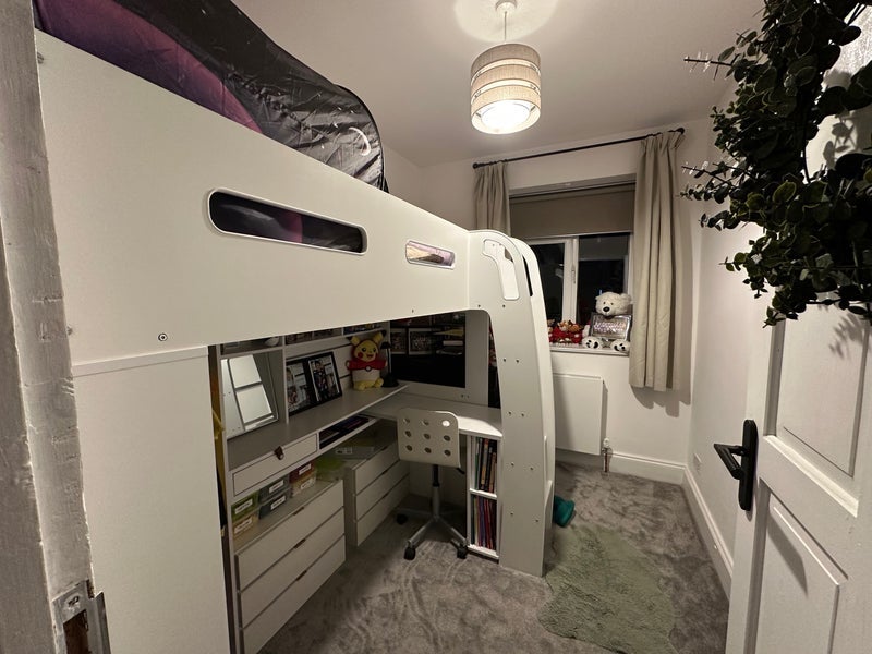 Room Frensham Drive in Greater London