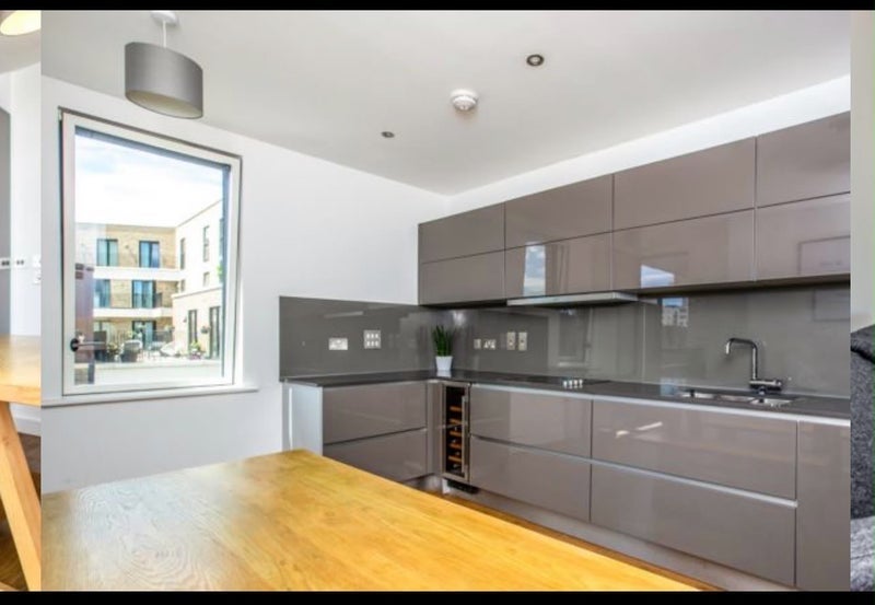 Room Abercrombie Road in Greater London