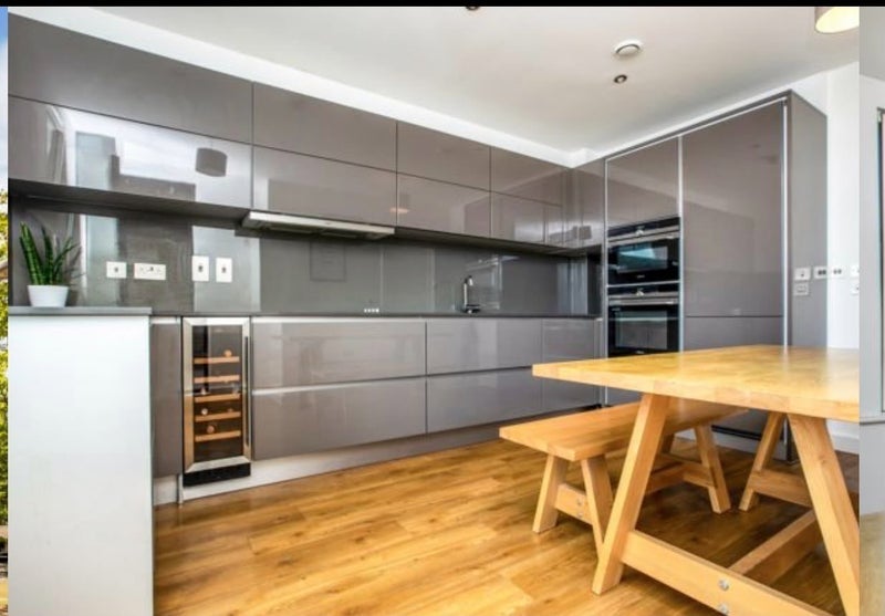 Room Abercrombie Road in Greater London