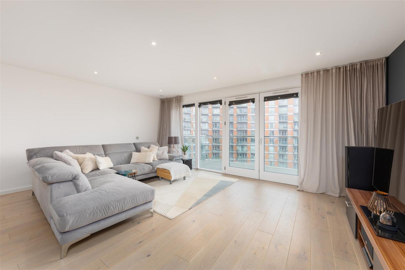 Flat Fairmont Avenue in Greater London