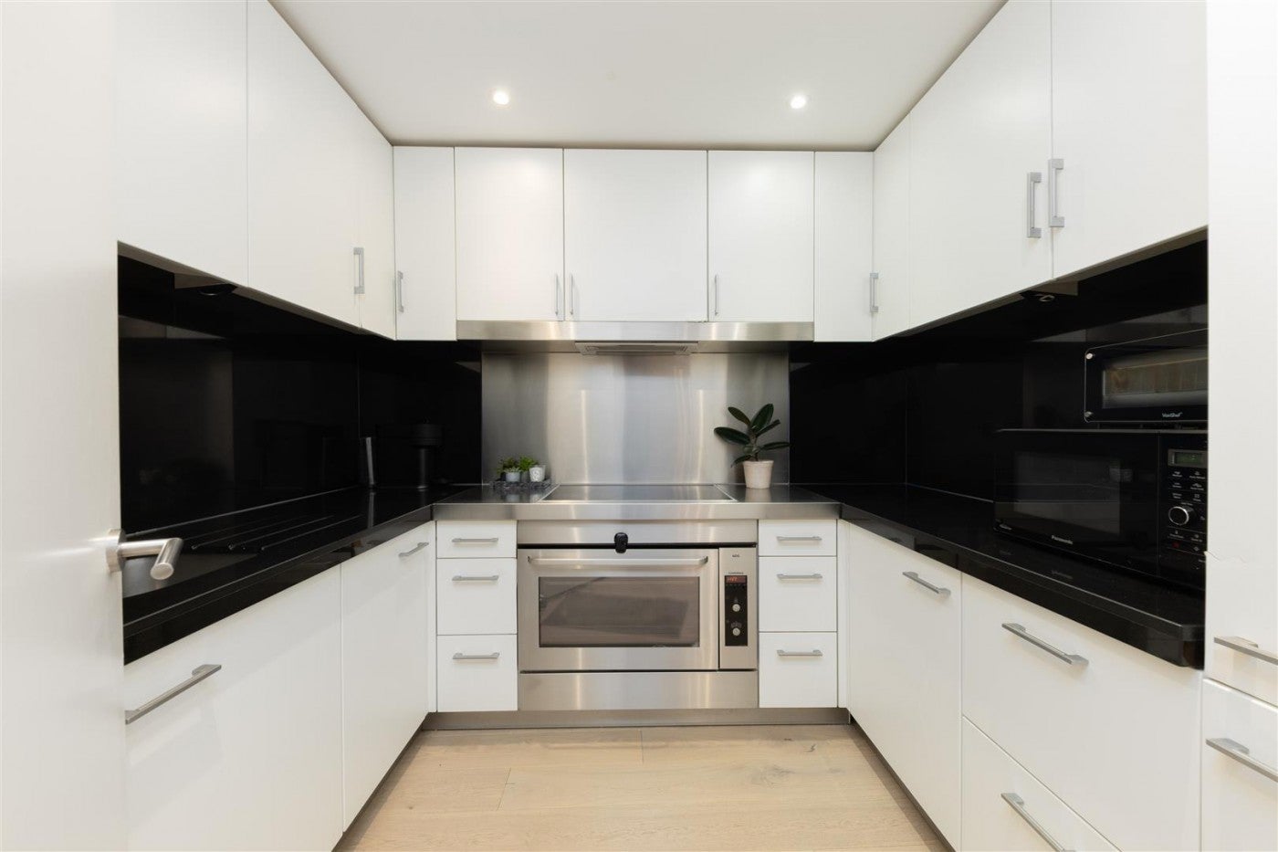 Flat Fairmont Avenue in Greater London
