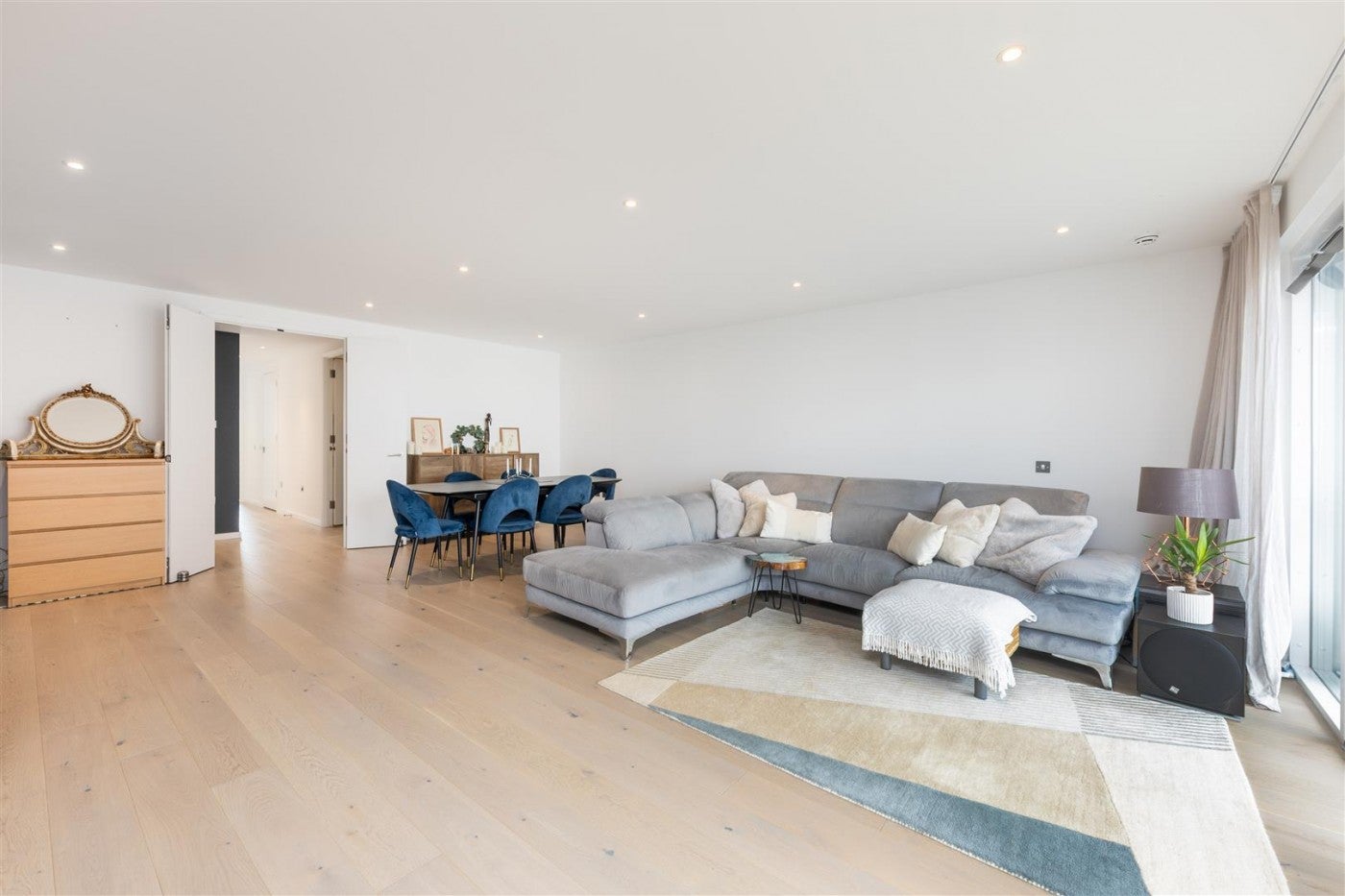 Flat Fairmont Avenue in Greater London