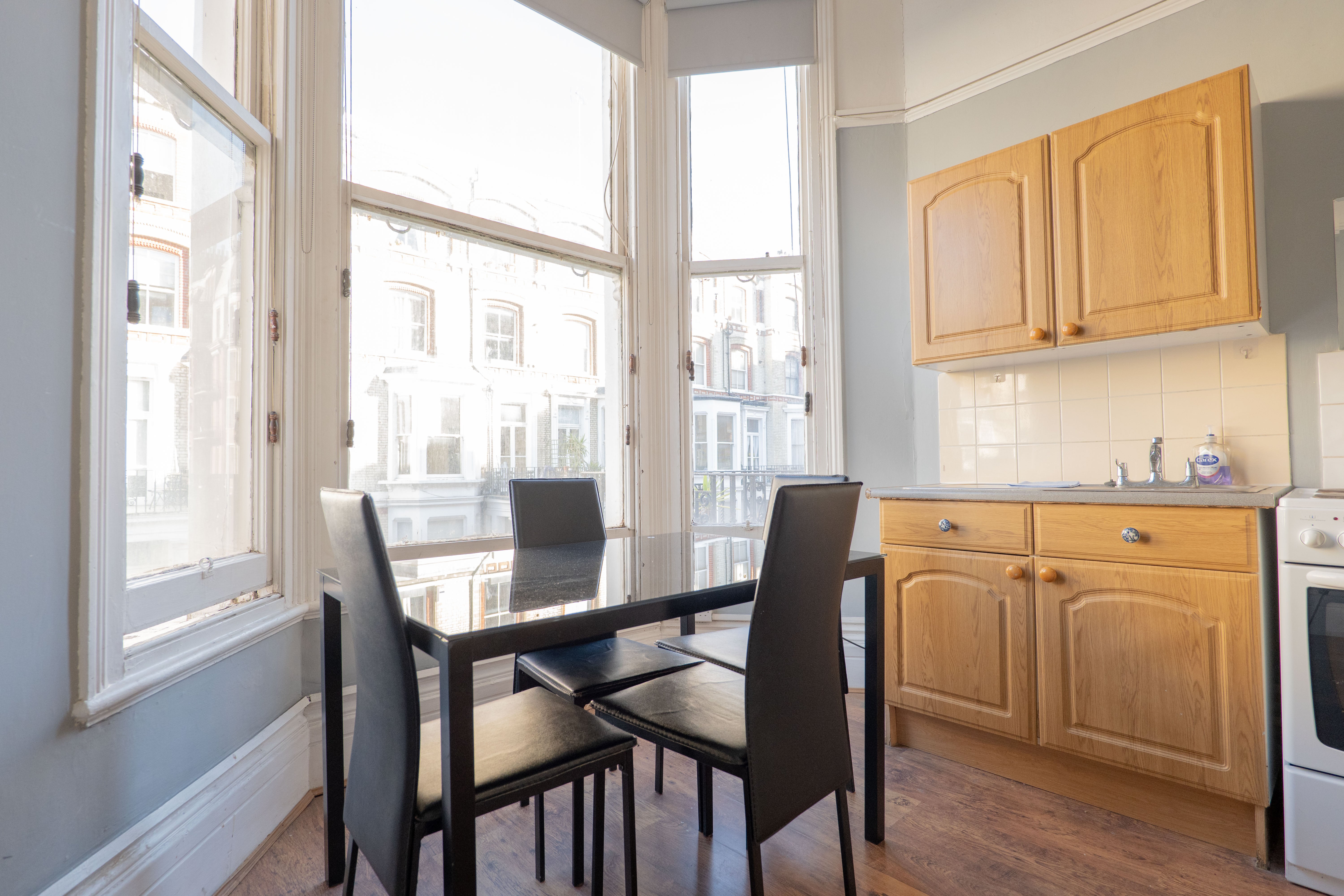 Room Cheniston Gardens in Greater London