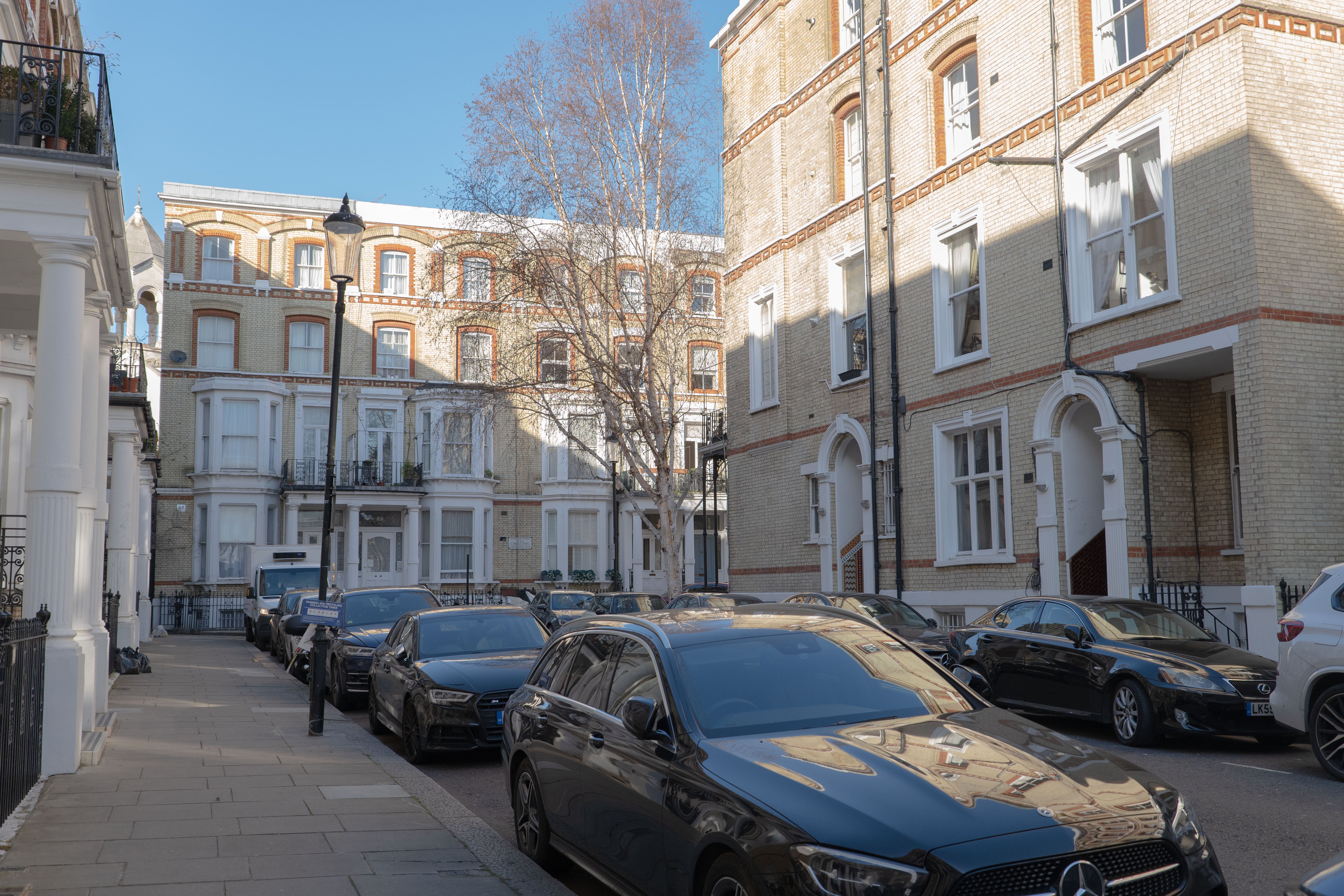 Room Cheniston Gardens in Greater London
