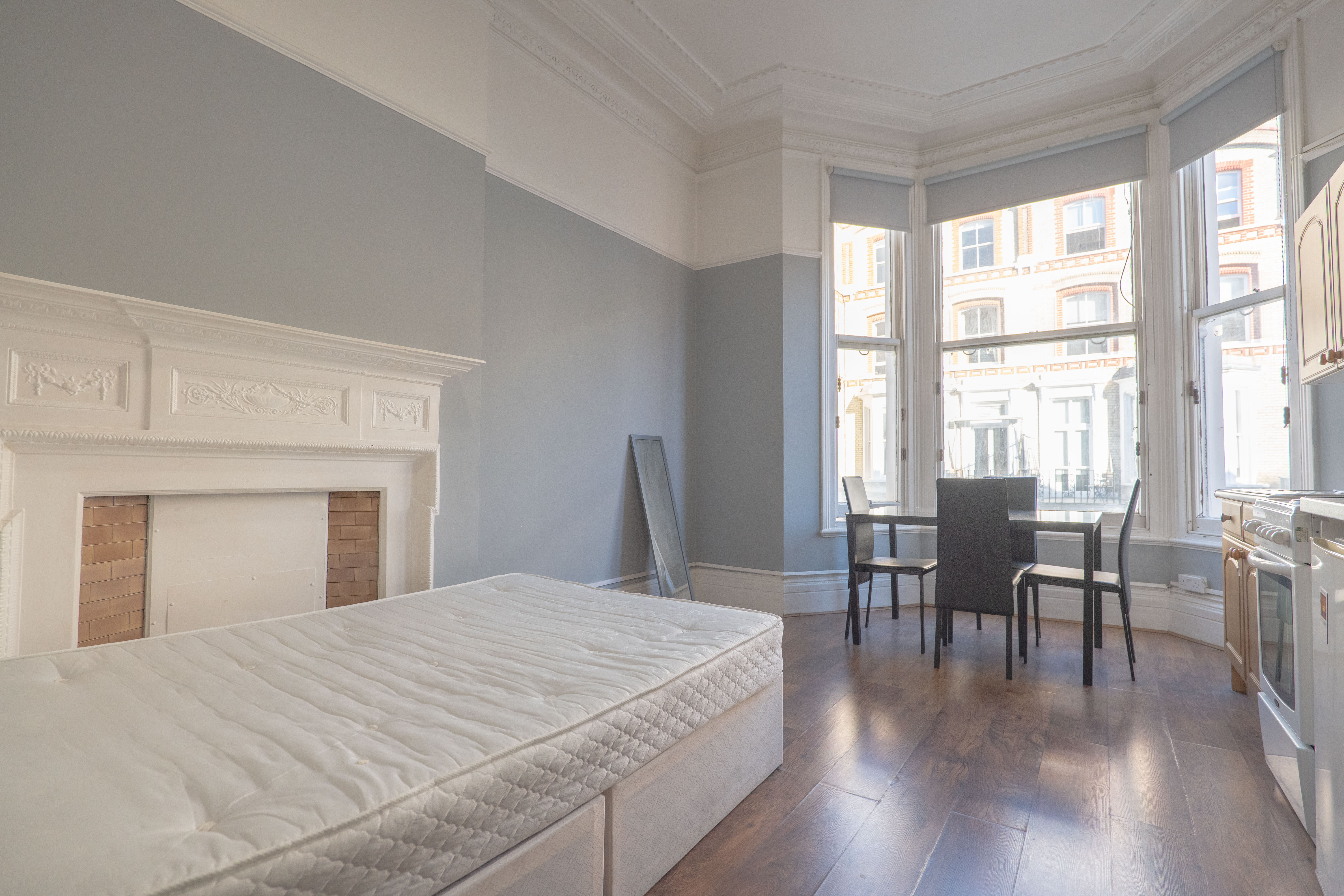 Room Cheniston Gardens in Greater London