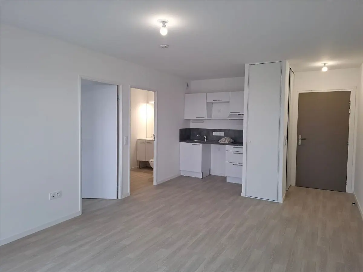 Flat Rue Christian d'Elva in Laval
