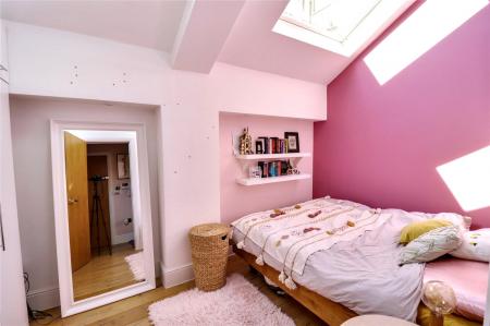 Flat Parkhurst Road in Greater London