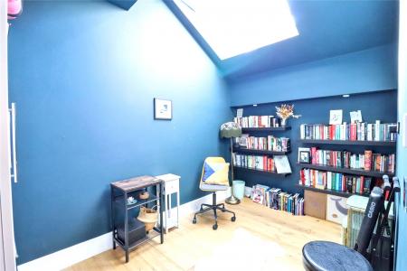 Flat Parkhurst Road in Greater London