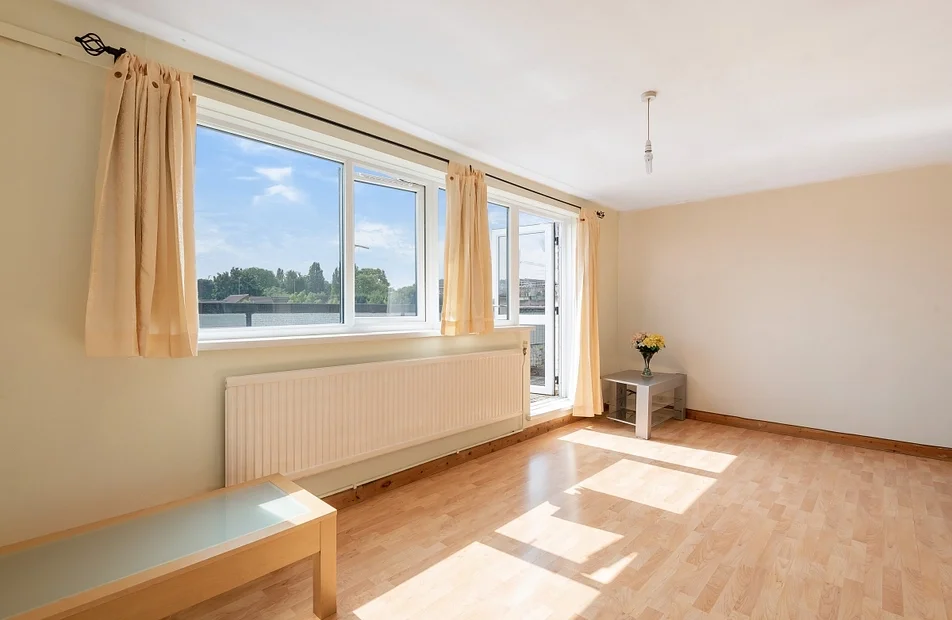 Flat Nursery Road in Greater London