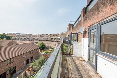 Flat Nursery Road in Greater London