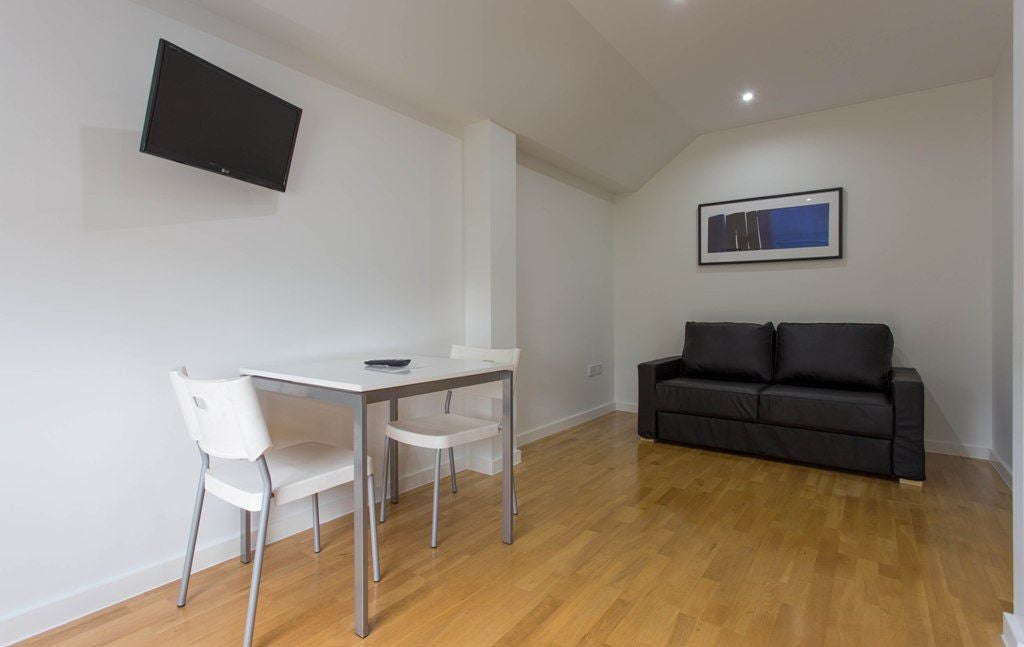 Flat Prince's Square in City of Westminster