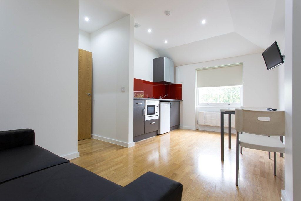 Flat Prince's Square in City of Westminster