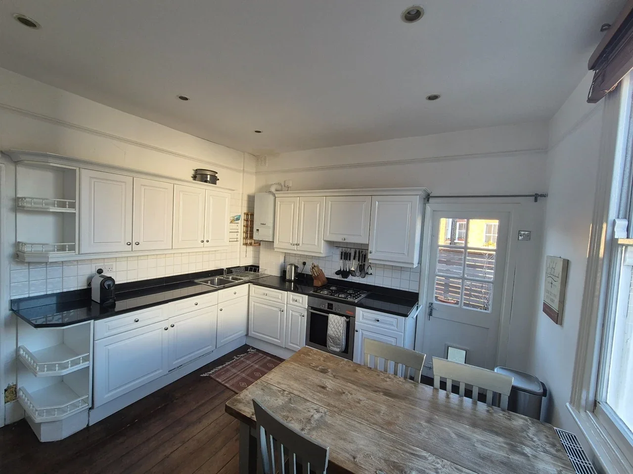 Flat Southfield Road in Greater London