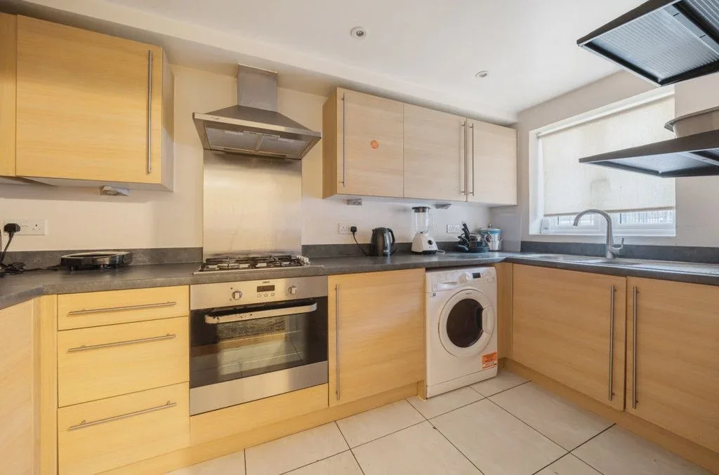 House Holmesgate Place in Greater London
