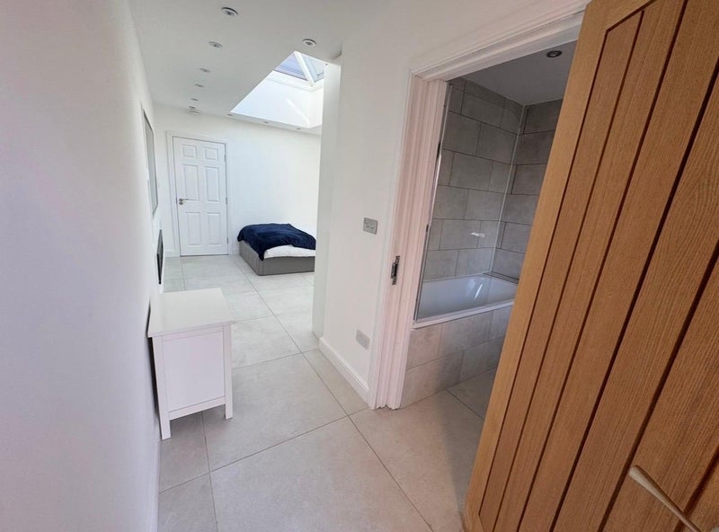 Room Broome Avenue in Charnwood